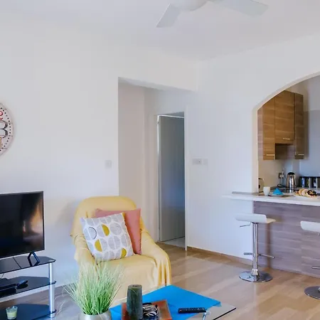 Dalia 4, 2 Bedroom Flat Near The Sea In Kato Paphos-Paphos Apartment *